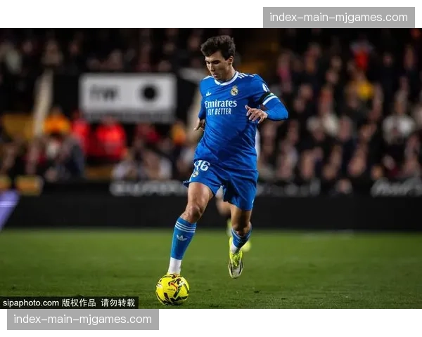 现场花絮：塞尔塔主场球迷为罹患重病的儿童巨型Tifo